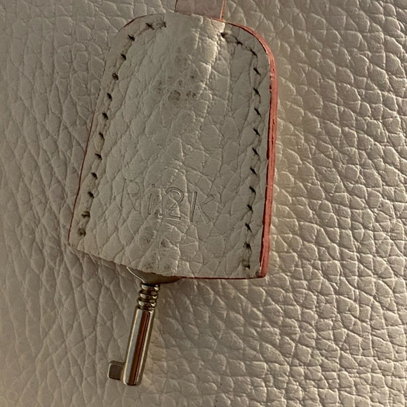 RI2K London Handbag - Picture 4 of 8